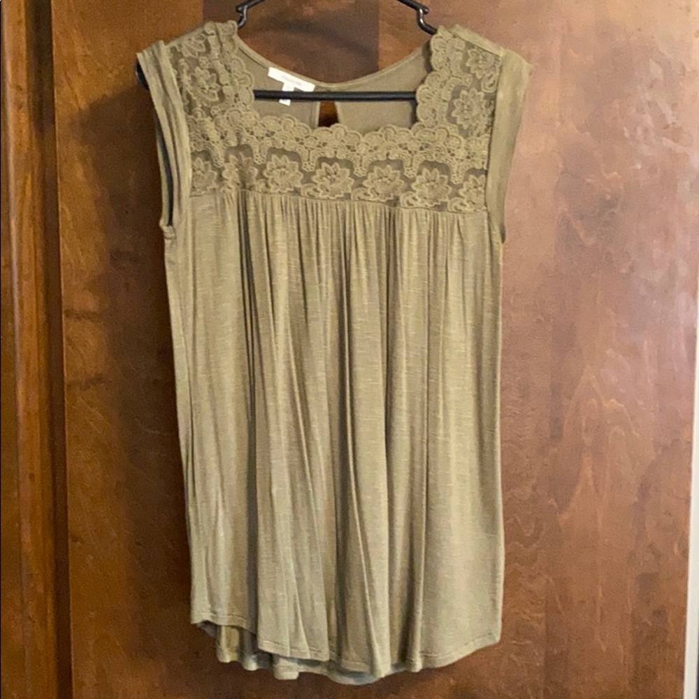 Olive XS Maurice’s top